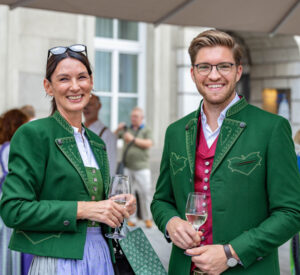 Den Steirischen Weinbauernrock gibt es beim Steirischen Heimatwerk in der Sporgasse in Graz für Damen und für Herren